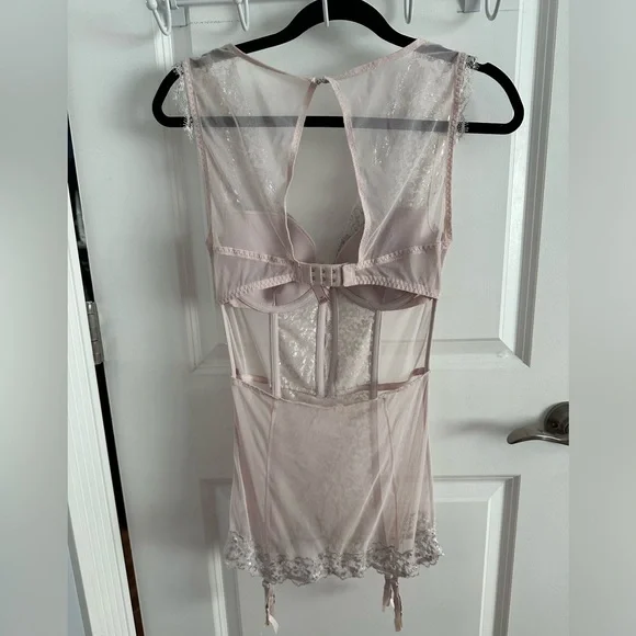 VS NWOT SZ 36D lingerie - Picture 4 of 5
